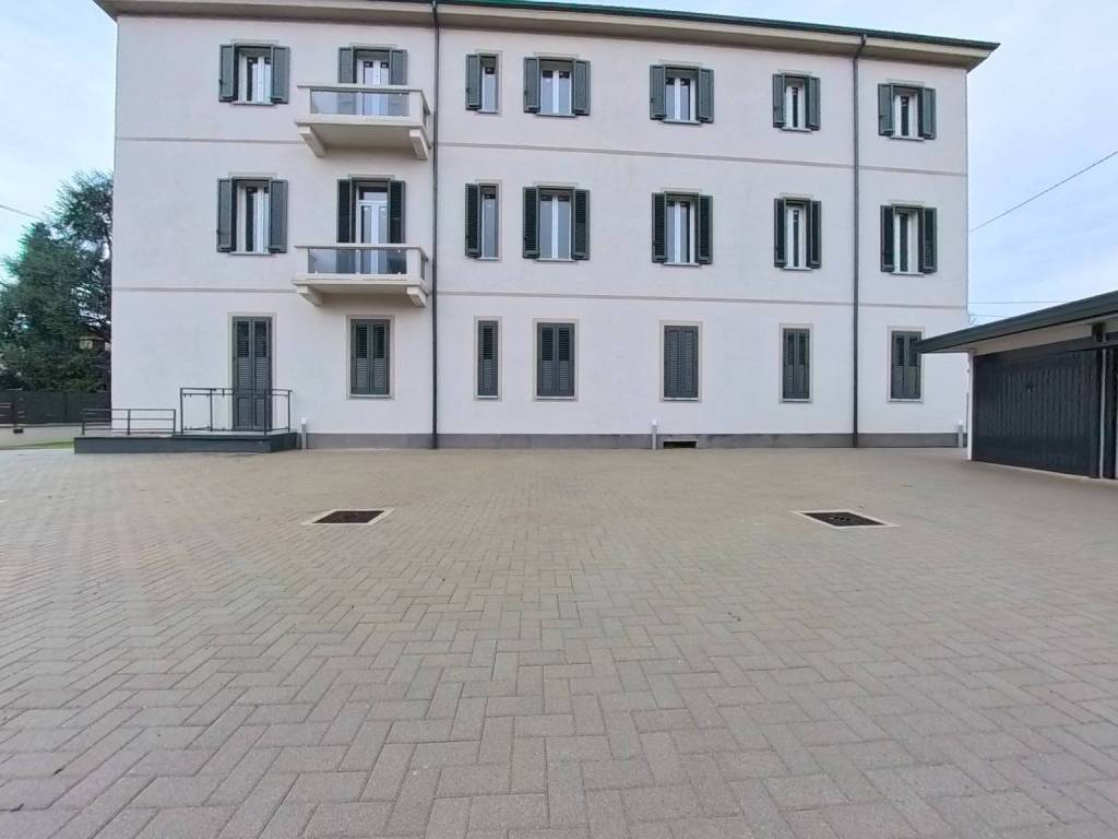 appartamento in vendita a Gallarate in zona Cascinetta