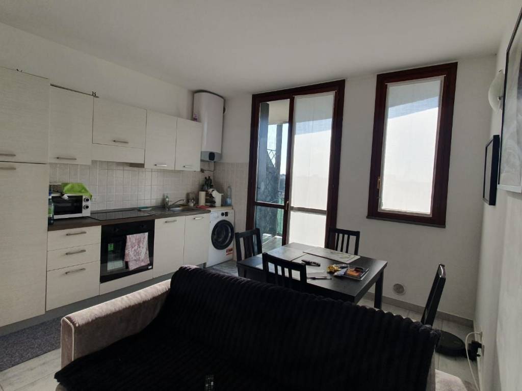 appartamento in vendita a Gallarate in zona Sciarè