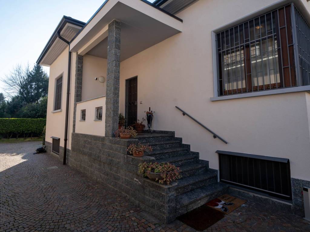 casa indipendente in vendita a Gallarate in zona Madonna in Campagna