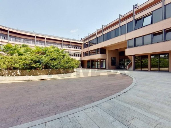 ufficio in vendita a Gallarate in zona Sciarè