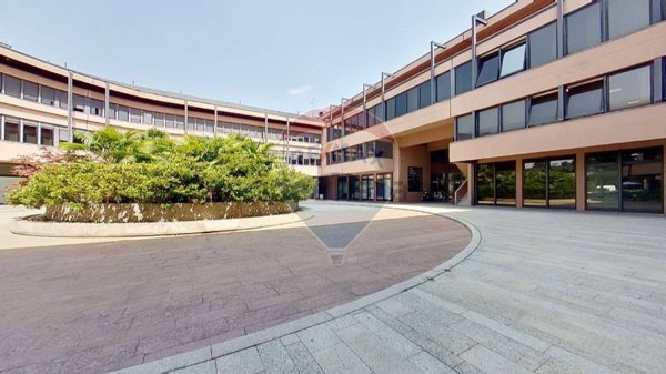 ufficio in vendita a Gallarate in zona Sciarè