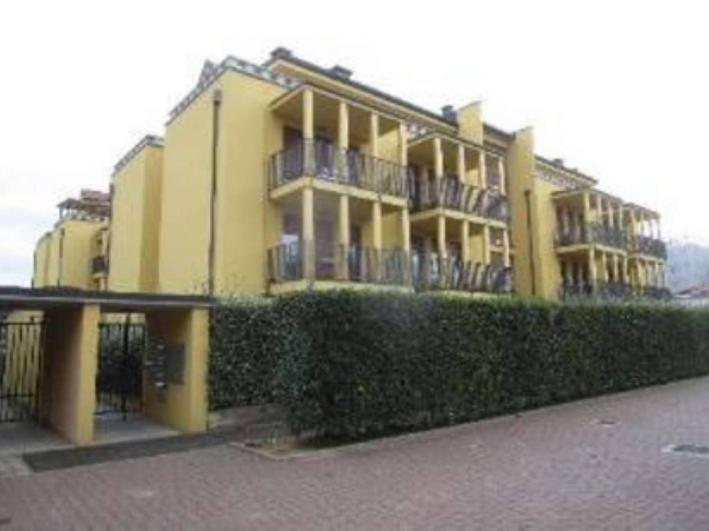 ufficio in vendita a Gallarate in zona Sciarè