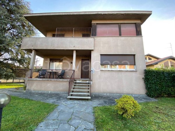 casa indipendente in vendita a Gallarate in zona Sciarè