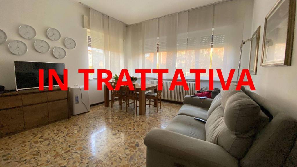 casa indipendente in vendita a Gallarate in zona Sciarè