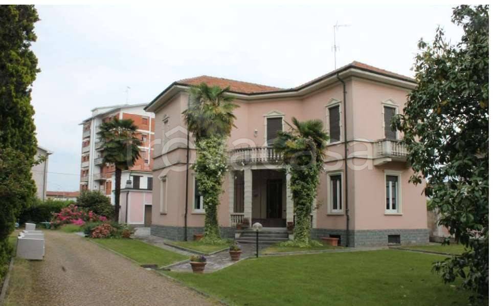 casa indipendente in vendita a Gallarate