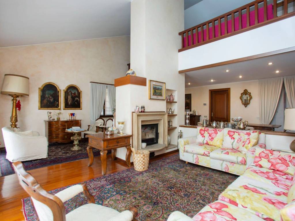 casa indipendente in vendita a Gallarate in zona Moriggia