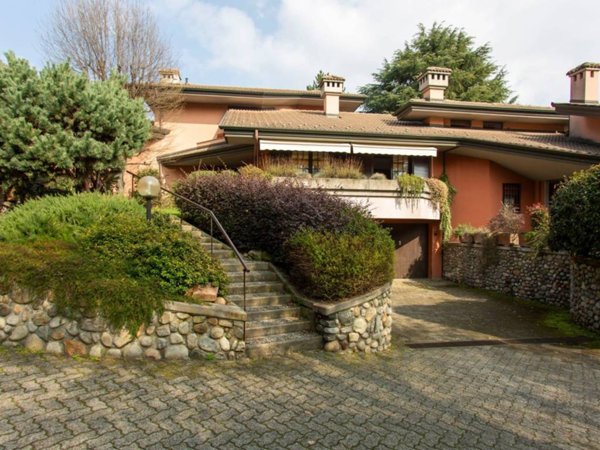 casa indipendente in vendita a Gallarate in zona Crenna