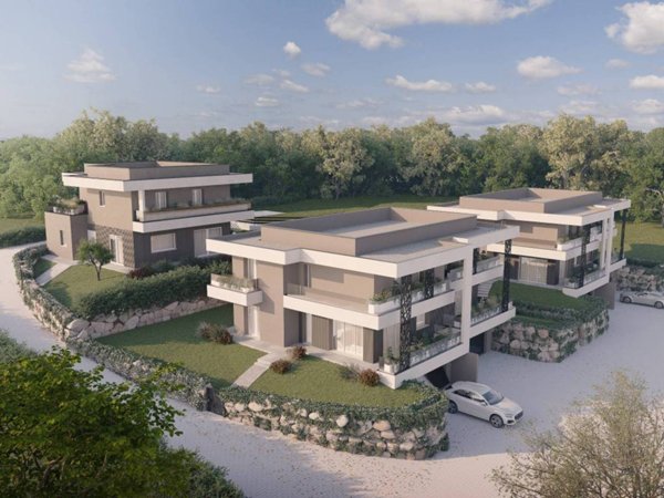 casa indipendente in vendita a Gallarate in zona Crenna