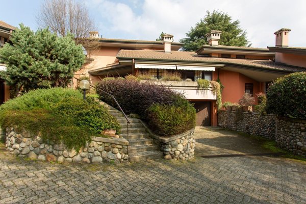 casa indipendente in vendita a Gallarate in zona Ronchi