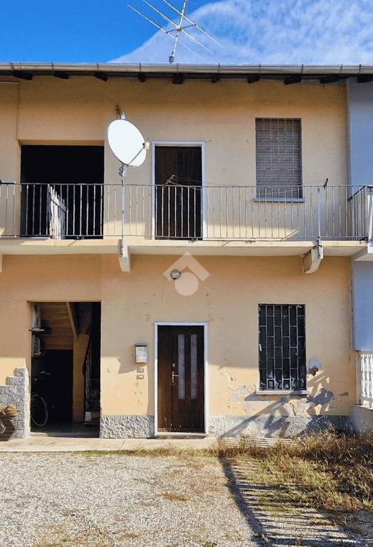 appartamento in vendita a Gallarate in zona Arnate