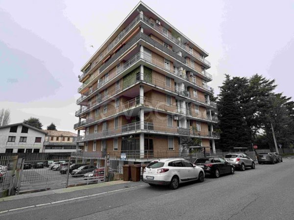 appartamento in vendita a Gallarate in zona Sciarè