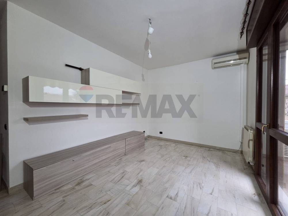 appartamento in vendita a Gallarate in zona Sciarè