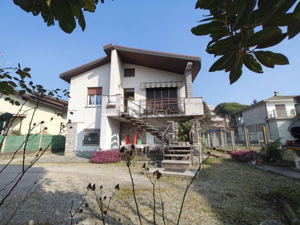 casa indipendente in vendita a Gallarate