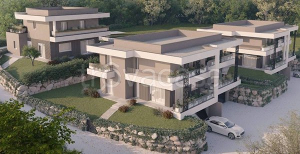 casa indipendente in vendita a Gallarate in zona Crenna