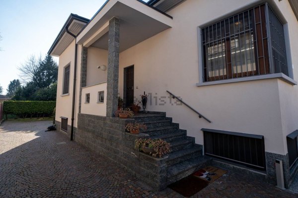 casa indipendente in vendita a Gallarate in zona Madonna in Campagna