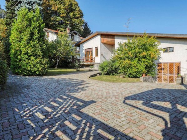 casa indipendente in vendita a Gallarate in zona Crenna