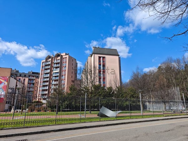 appartamento in vendita a Gallarate in zona Sciarè