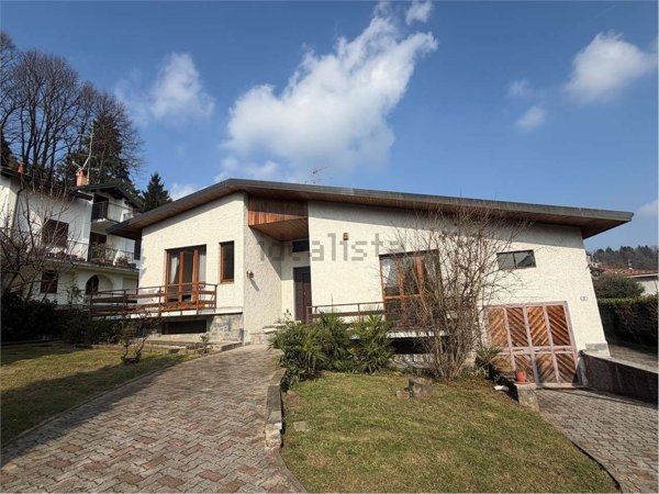 casa indipendente in vendita a Gallarate in zona Crenna