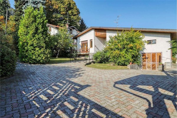 casa indipendente in vendita a Gallarate in zona Crenna