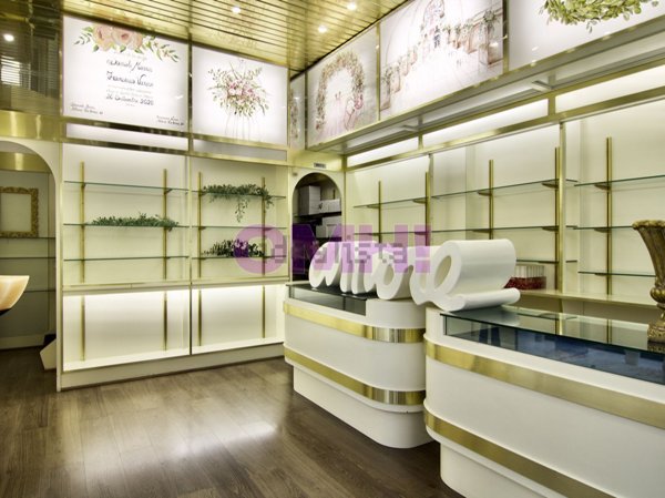 locale commerciale in vendita a Gallarate