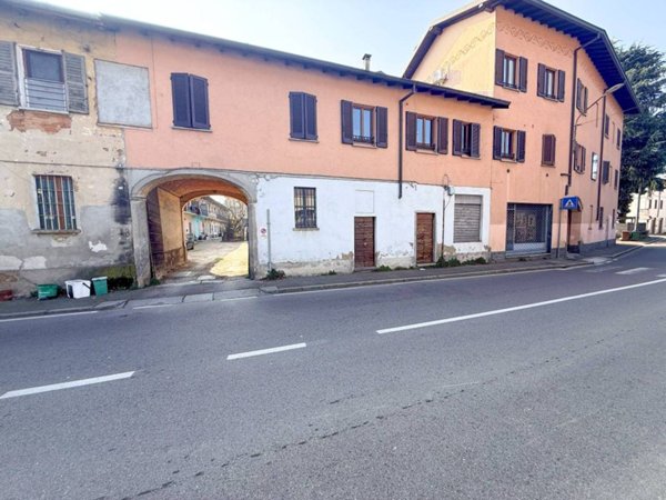 appartamento in vendita a Gallarate in zona Sciarè