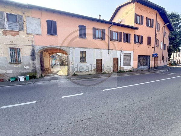 appartamento in vendita a Gallarate in zona Sciarè