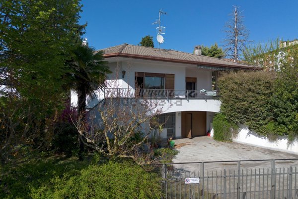 casa indipendente in vendita a Gallarate