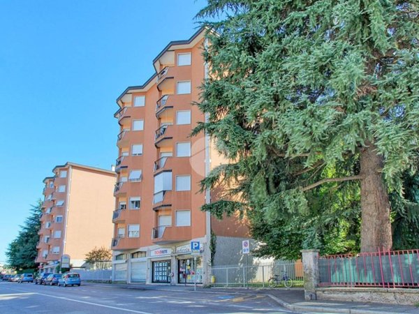 negozio in vendita a Gallarate in zona Ronchi