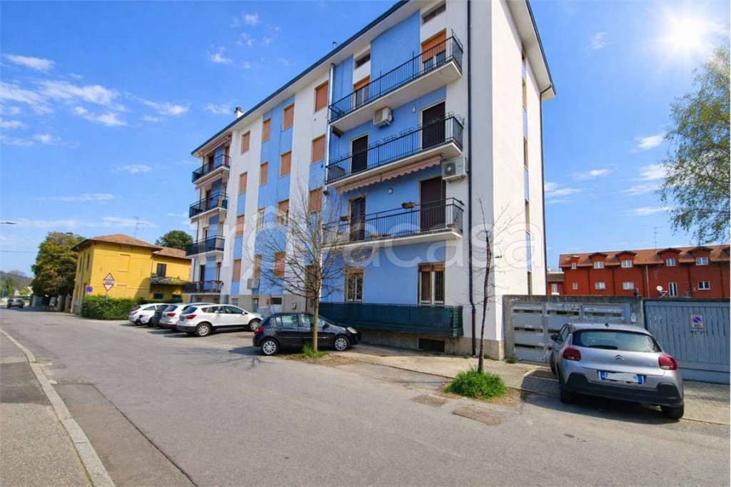 appartamento in vendita a Gallarate in zona Crenna