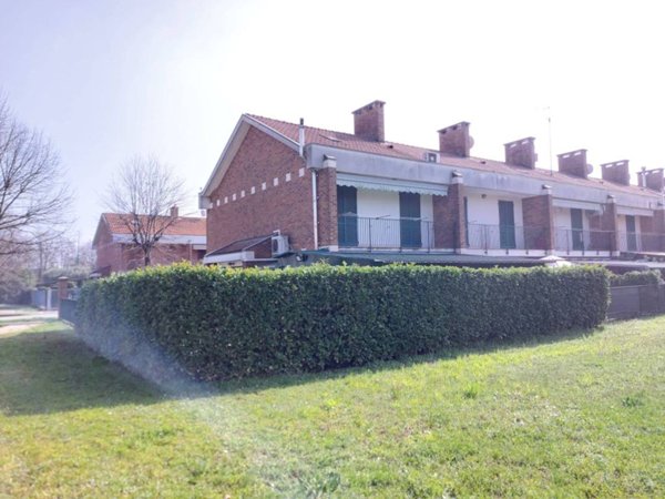 casa indipendente in vendita a Gallarate in zona Arnate