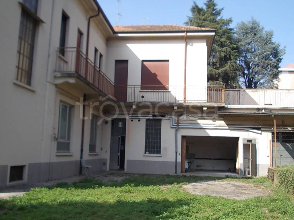 casa indipendente in vendita a Gallarate in zona Cascinetta