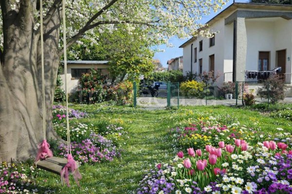 casa indipendente in vendita a Gallarate in zona Cascinetta