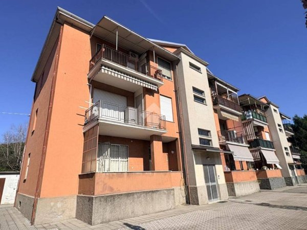 appartamento in vendita a Gallarate in zona Sciarè