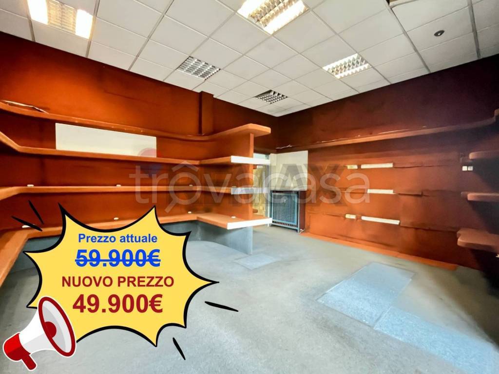 negozio in vendita a Gallarate in zona Arnate