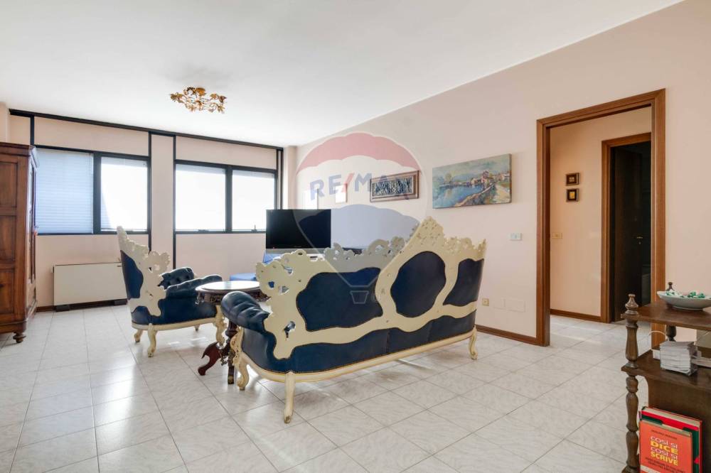 ufficio in vendita a Gallarate in zona Cascinetta