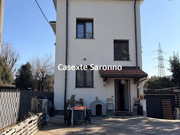 casa semindipendente in vendita a Gallarate in zona Sciarè