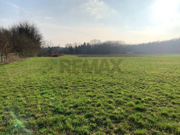 terreno edificabile in vendita a Gallarate in zona Crenna