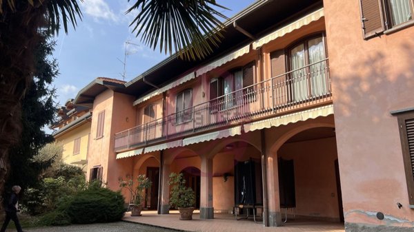 casa indipendente in vendita a Gallarate in zona Cascinetta