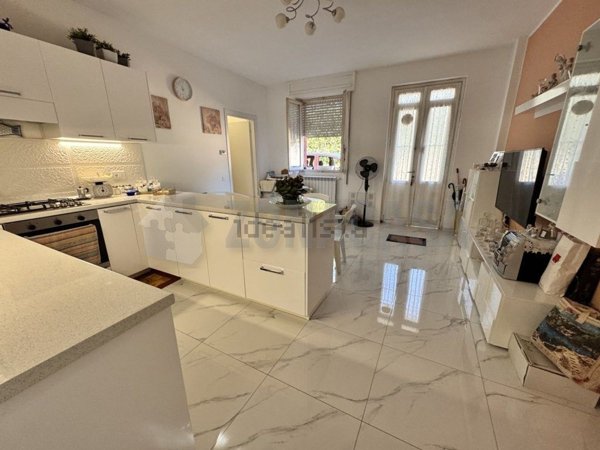 appartamento in vendita a Gallarate in zona Sciarè