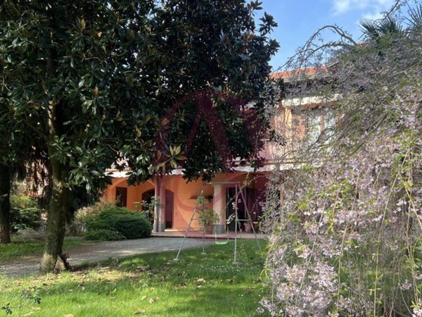 casa indipendente in vendita a Gallarate in zona Cascinetta