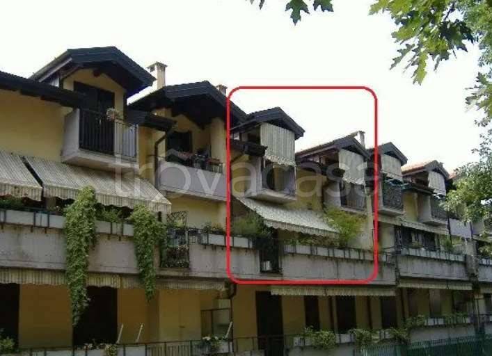 casa indipendente in vendita a Gallarate in zona Madonna in Campagna