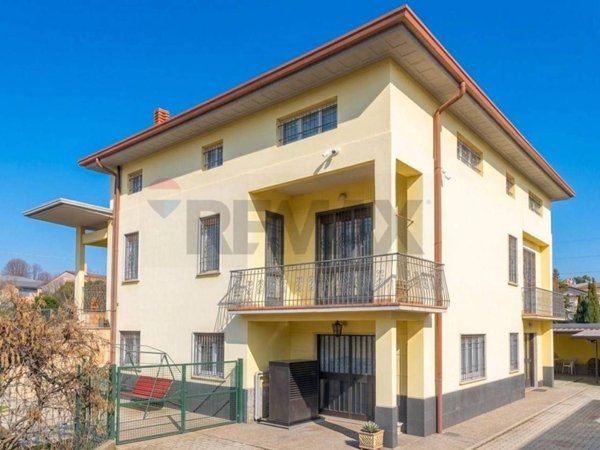 casa indipendente in vendita a Gallarate in zona Sciarè