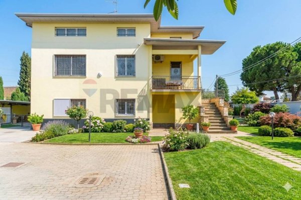casa indipendente in vendita a Gallarate
