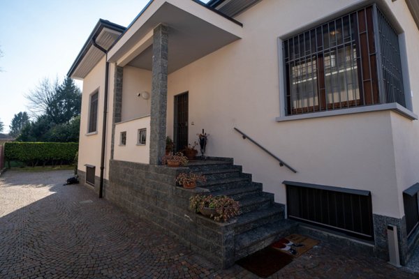 casa indipendente in vendita a Gallarate in zona Madonna in Campagna