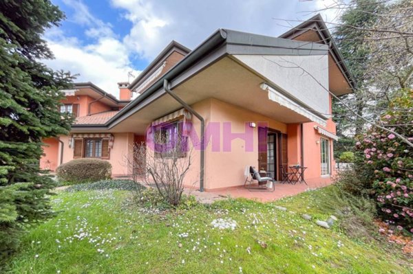 casa indipendente in vendita a Gallarate in zona Arnate