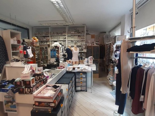negozio in vendita a Gallarate in zona Sciarè