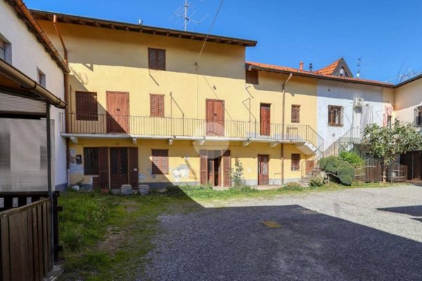 casa indipendente in vendita a Gallarate in zona Crenna