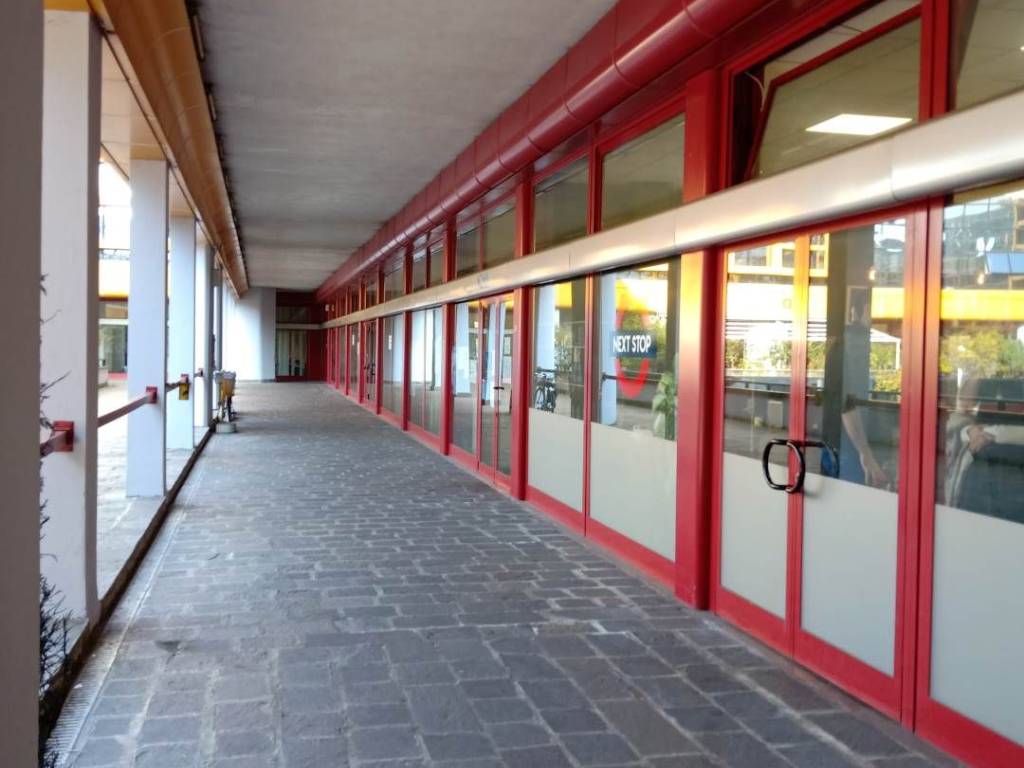 negozio in vendita a Gallarate in zona Cascinetta