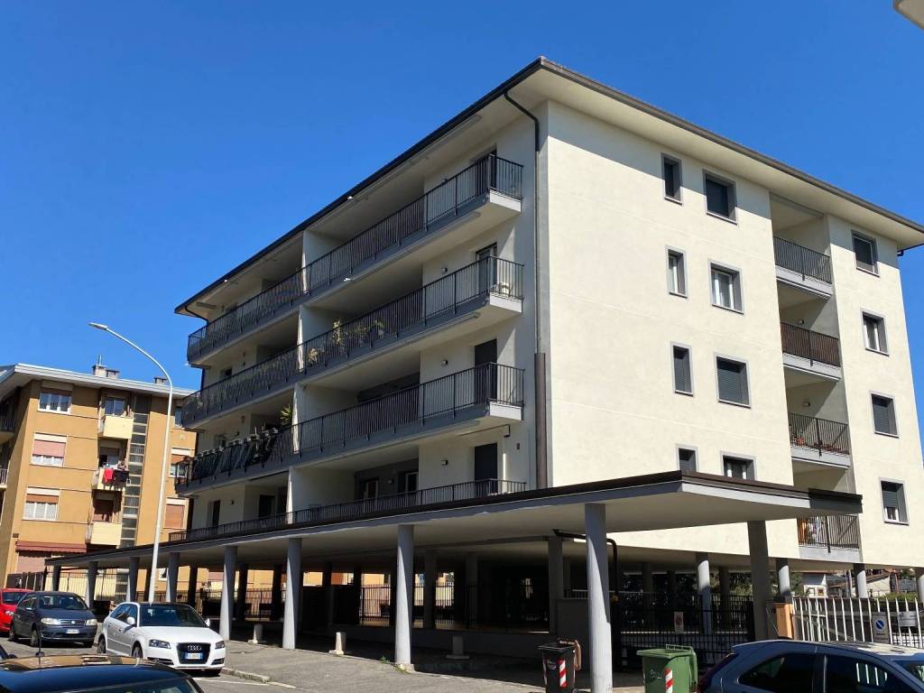 appartamento in vendita a Gallarate in zona Arnate