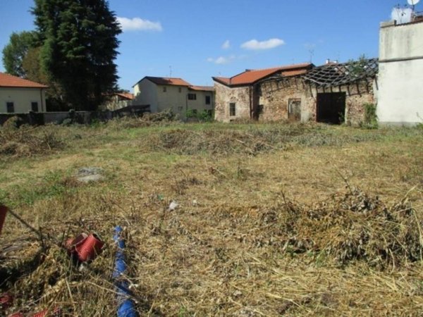 terreno edificabile in vendita a Gallarate in zona Arnate